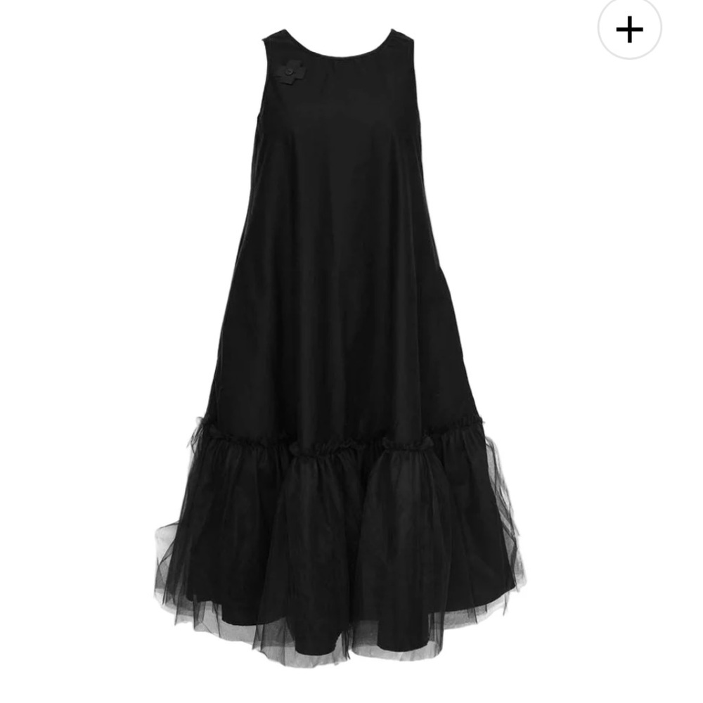 Elegant Black Sleeveless Dress with Tulle Hem